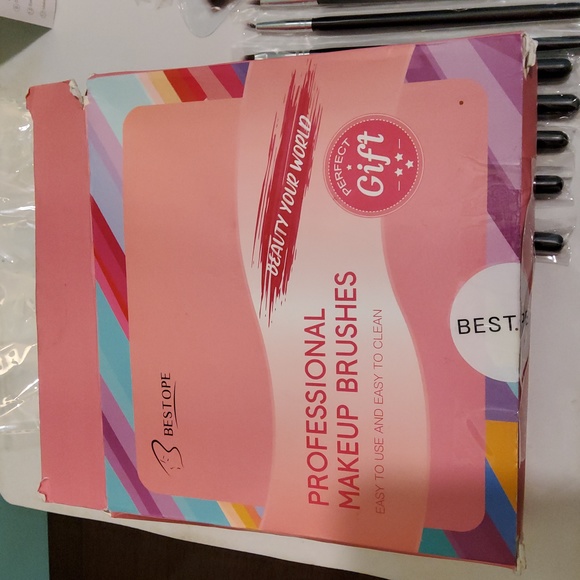 Professional Makeup Brushes - Picture 5 of 7